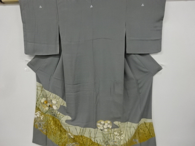 リサイクル　金彩霞に菊・牡丹模様刺繍三つ紋色留袖(比翼付き)(伊と幸)